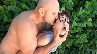 Små Bröst, Stående, 69