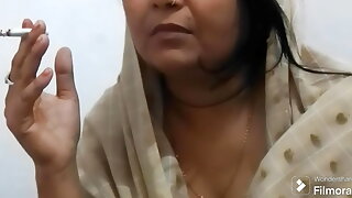 Indian smoking sister-in-law naked sexy bhabhi caught by brother-in-law taking bath (Hindi audio)