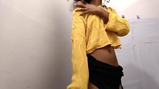 Desi Girl in her first Nude Video