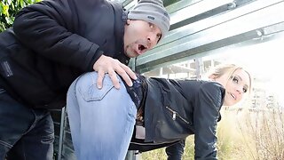 Bekleidet, Magersüchtig