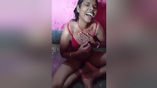 Poonam Bhabhi After Bathing And Sucking Land