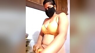 Bhabi Ne Kitchen Me Beth Kar Apni Pussy Pamping Kari