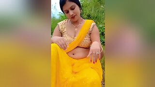 Devar Bhabhi And Hindi Sex - Bhabi Ko Gift De Kar Jamke Choda. Bhabi In Pink Saree Looks Like So Beautiful