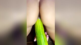 Naughty Teen 18+ Cumming And Breaking Into Her Pussy With Big Vegetable