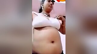 Today Exclusive-horny Bhabhi Shows Her Boobs And Ass 3