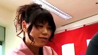 Целуются, Игры