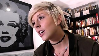 Blond Interview Solo