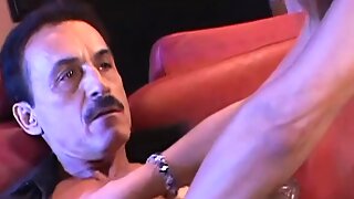 타이트, 금발, 하이틴