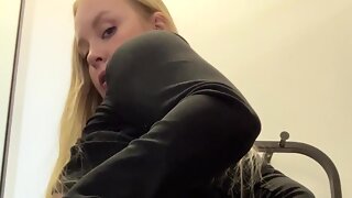 Selfie Masturbation, Fitting Room Pee, Kelsi69, Pissen