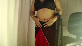Seductive Indian bhabhi showcases her ample assets in a steamy cam show