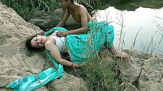 Seductive Indian aunty enjoys steamy outdoor hookup full of rough sex