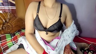Beautiful Bangladeshi nymph wearing a saree demonstrating off her marvelous figure