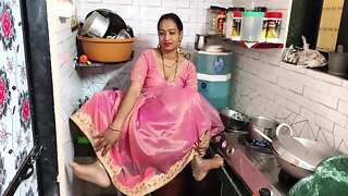 Indian Wife Cuckold Hubby Ke Samne Boyfriend Se Chuda Kitchen
