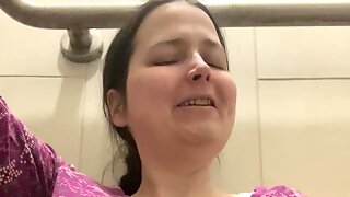 Amateur Bathroom Masturbation