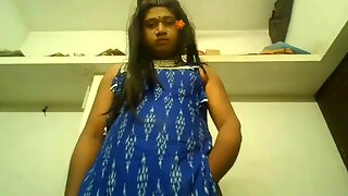 Indian shemale exposing boobs and shakeing huge ass