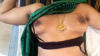 Green Colour Saree Aunty Hot Romance Viral Video 3