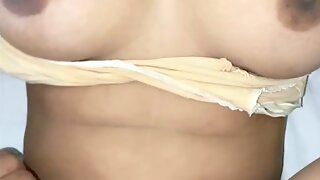 Steamy homemade sex video with a hot Indian mom showing off her skills