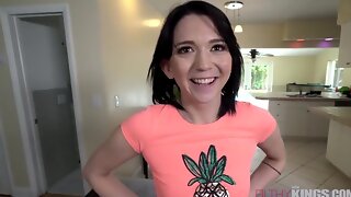 Casting Dünn, Riley Jean