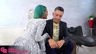 Flacas, Oficina