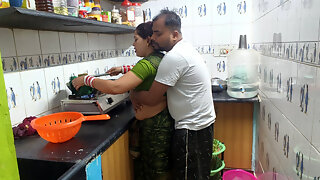 Bihari Hot Saree Wali Bhabhi Fucking with Her Devar in Kitchen Room
