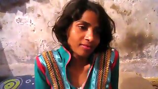 Pakistani Wife Farah Homemade - DesiPapa