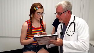 Kort Hår, Sjuksköterska