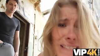 No Panties Sex, Fremder