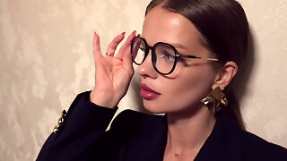 Kauniit, Niellä, Lähikuva, Vaimo Jakaa