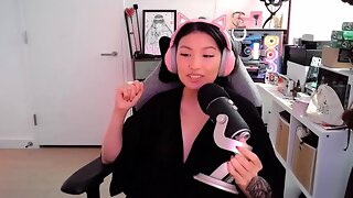 Mature Masturbating On Webcam