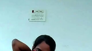 Desi viral slut put hand in choot and fucking harder