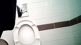 Toilet Voyeur Pissing