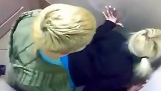 厕