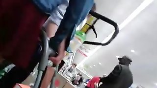 Debajo De Las Faldas