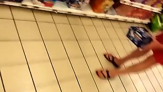 Debajo De Las Faldas