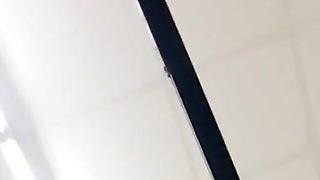 Debajo De Las Faldas