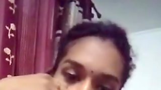 Cute girl in saree doing sefles.mp4