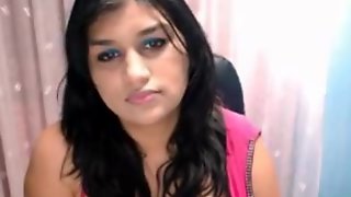 Sexy indian desi shows boobs on webcam