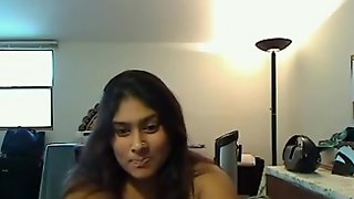 Indian BBW plays on cam