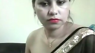 Indian Bhabhi In Sari Cam Show