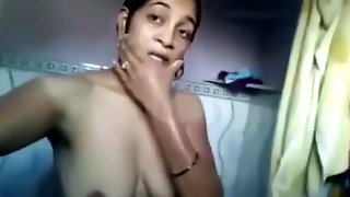 Sexy Bhabhi In Shower Nude