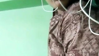 Indian girl masturbating on live