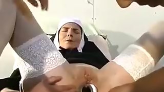 Mature Fisting Doctor