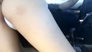 TEEN SHAKING ASS AND GIVING BLOWJOB WHILE BF IS DRIVING IN TRAFFIC