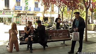 Nue En Rue, Exhibitionniste