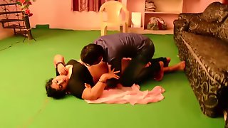 Desi aunty huge boobs romance with young boy