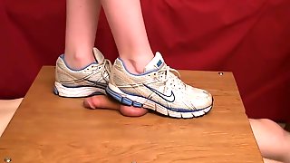 Femdom Shoejob
