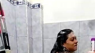 Ailgarh Aunty with Bathing