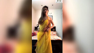 Sizzling & super-sexy Indian chicks Dance in Yellow Saree