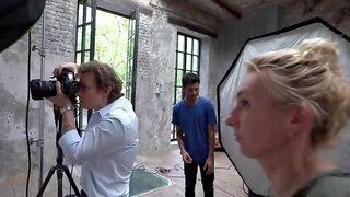 Homme Nu Et Filles Habillées, Célébrité