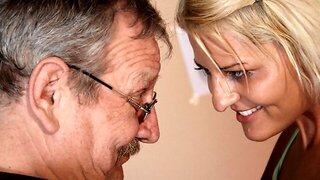 Kissing, Gammal Och Ung